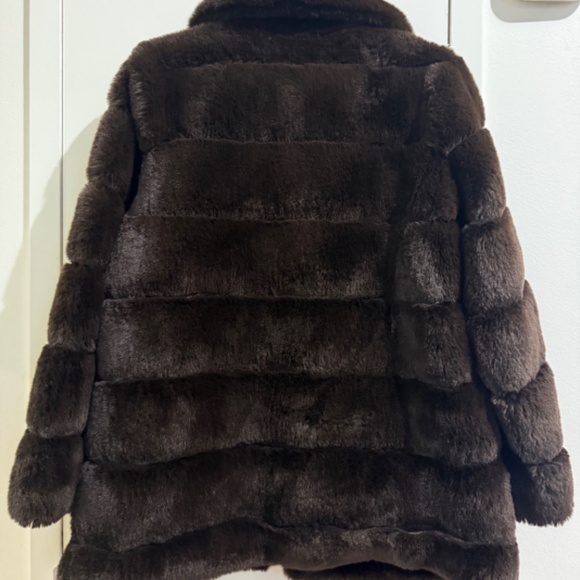 BCBGMaxAzria Luxurious Brown Faux Fur Coat - Picture 3 of 8